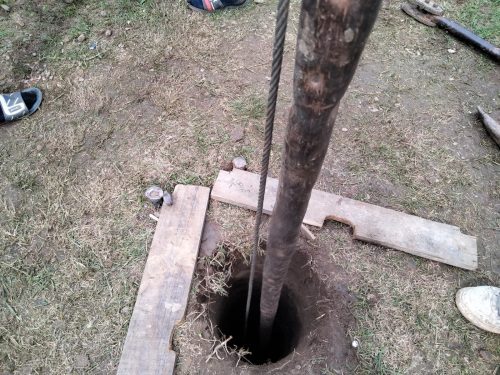 executam foraje puturi de apa